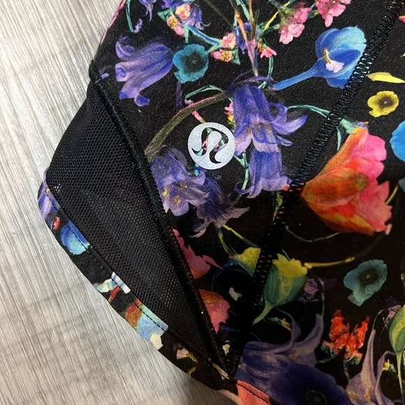 Lululemon Hotty Hot High Rise lined Flowerscope Black Multi size 0 - Picture 4 of 14